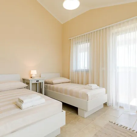 Angelina With 3 Bedrooms And Pool In Novigrad Bužinija