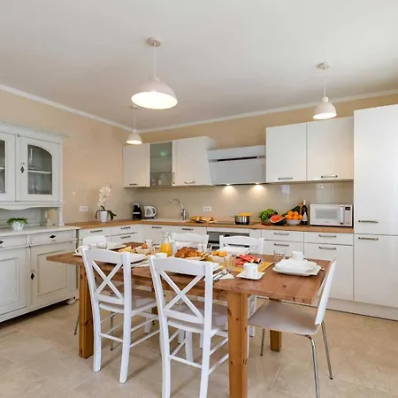 Angelina With 3 Bedrooms And Pool In Novigrad Villa