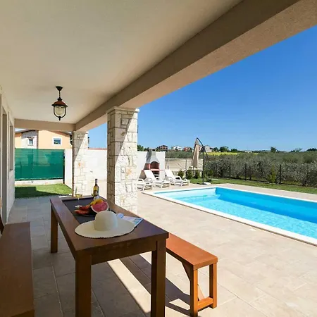 Angelina With 3 Bedrooms And Pool In Novigrad Villa Bužinija