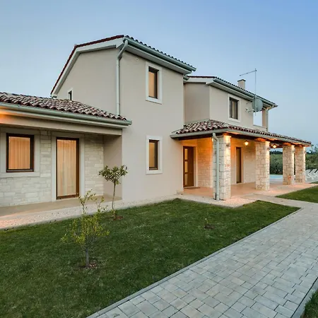 Villa Angelina With 3 Bedrooms And Pool In Novigrad Bužinija