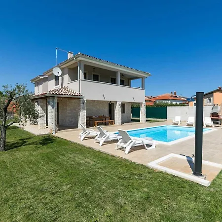 Villa Angelina With 3 Bedrooms And Pool In Novigrad