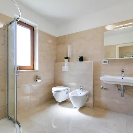 Angelina With 3 Bedrooms And Pool In Novigrad