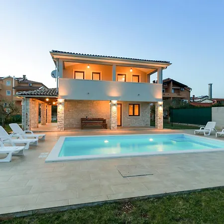 Villa Angelina With 3 Bedrooms And Pool In Novigrad *