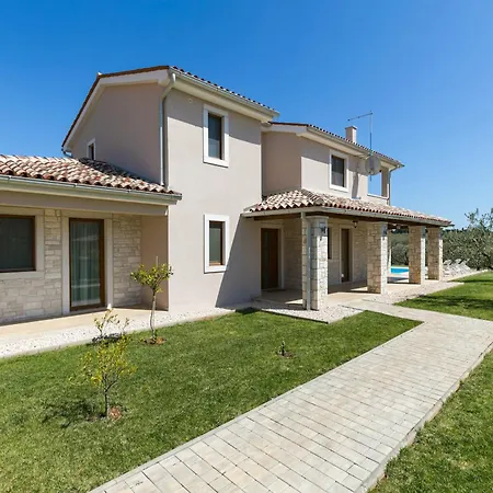 Villa Angelina With 3 Bedrooms And Pool In Novigrad *