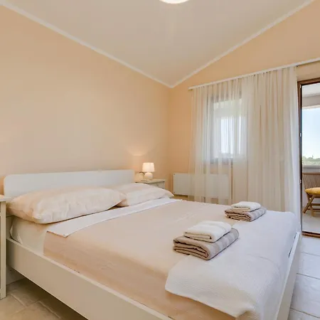 Angelina With 3 Bedrooms And Pool In Novigrad Villa *