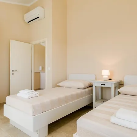 Angelina With 3 Bedrooms And Pool In Novigrad Βίλα