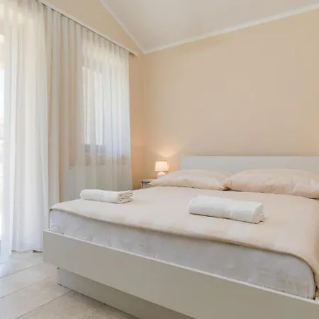 Angelina With 3 Bedrooms And Pool In Novigrad Novigrad Istria