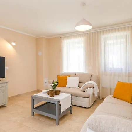 Angelina With 3 Bedrooms And Pool In Novigrad Βίλα