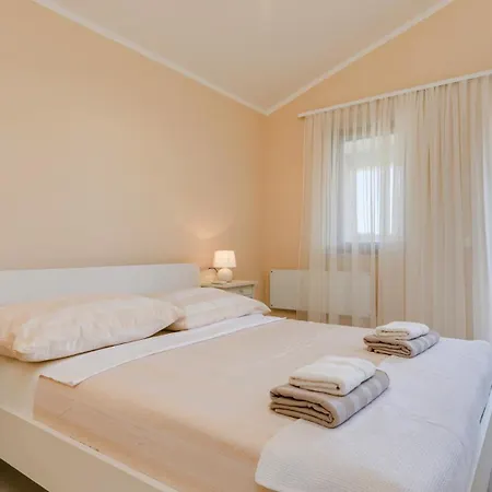 Angelina With 3 Bedrooms And Pool In Novigrad Βίλα
