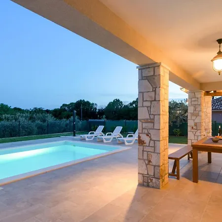 Angelina With 3 Bedrooms And Pool In Novigrad Βίλα